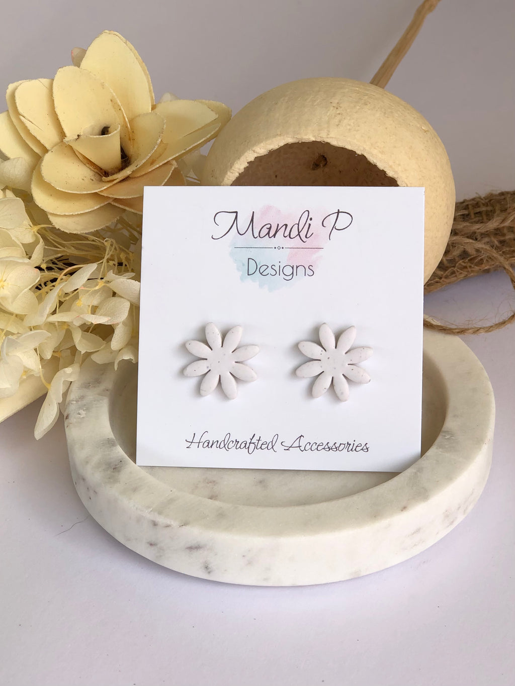 Daisy Stud | Chalk